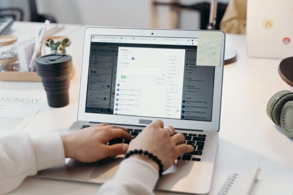 How to Keep Your Emails Under Control and Stay Productive