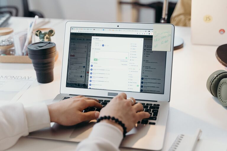 How to Keep Your Emails Under Control and Stay Productive